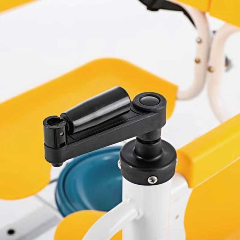 Manual-lifting-handle-of-the-Transfer-Chair