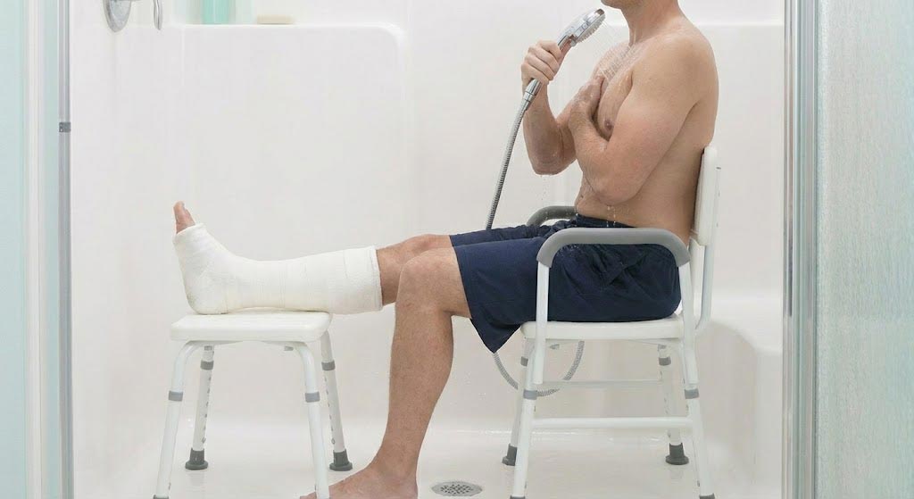 Postoperative-rehabilitation-assistive-bathing-chair